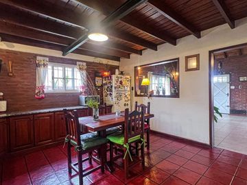 Venta casa 3 ambientes Acantilados con Parque