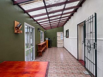 Venta casa 3 ambientes Acantilados con Parque