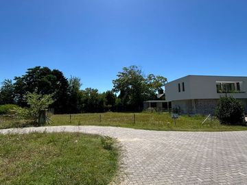 LOTE 711 M2 COUNTRY CLUB PRIV LOMA VERDE ESCOBAR