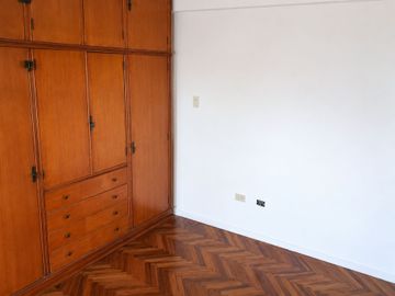 ALQUILER DEPTO 1 AMBIENTE FLORES APTO PROF.