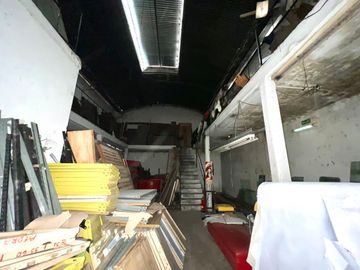 Alquiler deposito c/oficinas Liniers - 1.026m2