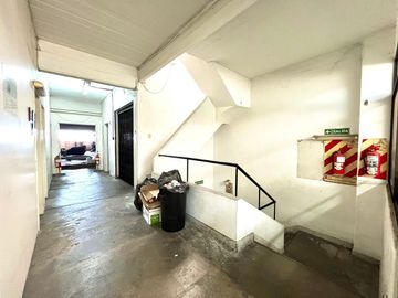 Alquiler deposito c/oficinas Liniers - 1.026m2