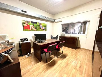Alquiler deposito c/oficinas Liniers - 1.026m2