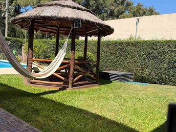 VENTA CASA  PISCINA yparrilla. PAVON (Ruta6yruta8)