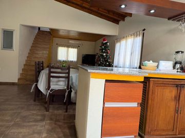 VENTA CASA  PISCINA yparrilla. PAVON (Ruta6yruta8)