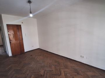 VENTA DEPARTAMENTO A RECICLAR 1 DORMITORIO LOURDES