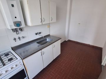 VENTA DEPARTAMENTO A RECICLAR 1 DORMITORIO LOURDES