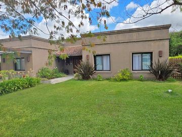 VENTA CASA CON PILETA EN ALTOS DE MANZANARES PILAR