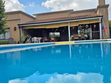 VENTA CASA CON PILETA EN ALTOS DE MANZANARES PILAR
