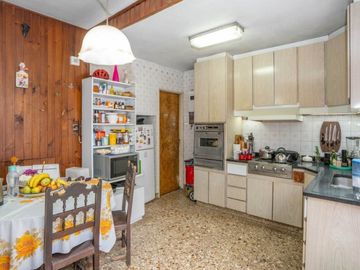 Casa 4 amb c/patio,parrilla y cochera venta Flores