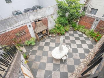 Casa 4 amb c/patio,parrilla y cochera venta Flores