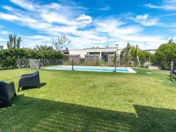 Venta Casa 4 dorm lote interno El Canton Escobar