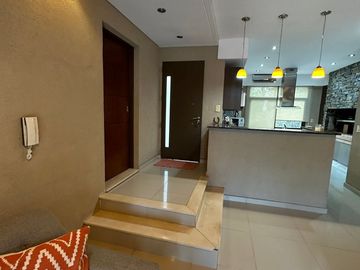 VENTA CASA QUINTA 5 AMBIENTES CON PILETA INCREIBLE