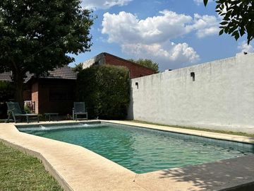 VENTA CASA QUINTA 5 AMBIENTES CON PILETA INCREIBLE