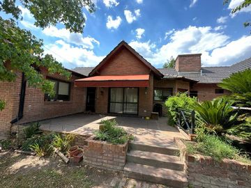 VENTA CASA QUINTA 5 AMBIENTES CON PILETA INCREIBLE