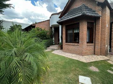 VENTA CASA QUINTA 5 AMBIENTES CON PILETA INCREIBLE