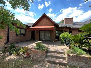 VENTA CASA QUINTA 5 AMBIENTES CON PILETA INCREIBLE