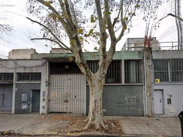 VENTA TERRENO CON DEPOSITOS, GALPONES Y RENTAS