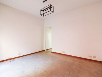 VENTA DEPARTAMENTO 2 AMBIENTES PATIO  RECOLETA