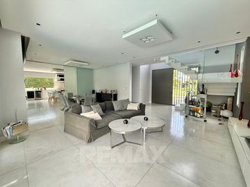 CASA 6 AMB BARRIO AYRES PLAZA PILAR PREMIUM