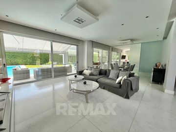 CASA 6 AMB BARRIO AYRES PLAZA PILAR PREMIUM