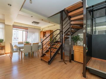 Venta triplex 5 amb 2 cocheras c/ascensor  Urquiza