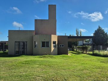 VENTA Casa 2 dormitorios, jardín - Cantegrill