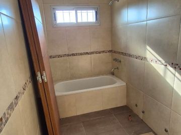 VENTA Casa 2 dormitorios, jardín - Cantegrill