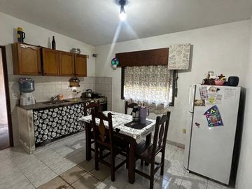 VENTA CASA DE PASILLO 2 DORMITORIOS APTO CRÉDITO
