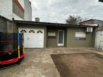 VENTA CASA DE PASILLO 2 DORMITORIOS APTO CRÉDITO