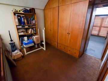 VENTA CASA 3 DORMITORIOS CON COCHERA Y JARDÍN