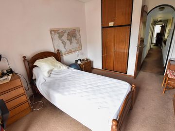 VENTA CASA 3 DORMITORIOS CON COCHERA Y JARDÍN