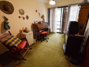 VENTA CASA 3 DORMITORIOS CON COCHERA Y JARDÍN