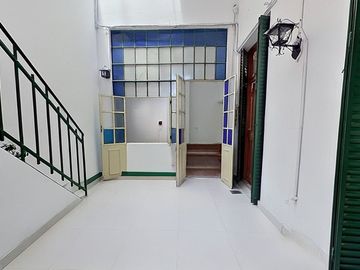 VENTA con RENTA  3 amb y 1/2 - Monserrat