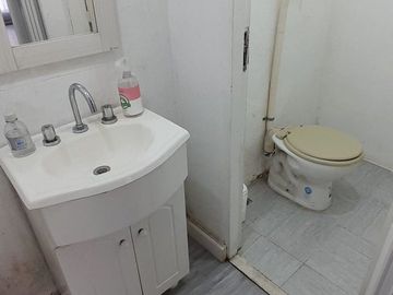 VENTA DE LOCAL CON SOTANO - LA PERLA OPORTUNIDAD !