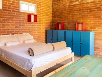 VENTA  HOSTEL 9 habitaciones + departamento