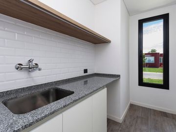 Venta casa 4 amb Pilar del Este Santa Lucia