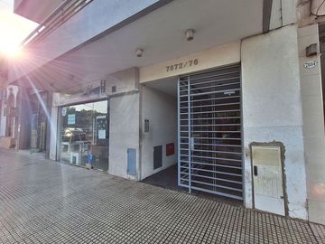 VENTA MONOAMBIENTE SOBRE  EN FLORES