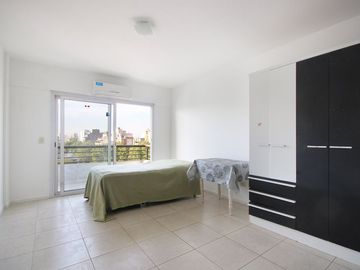 VENTA MONOAMBIENTE SOBRE  EN FLORES