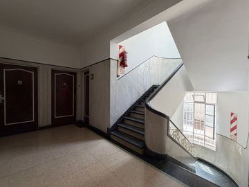 VENTA DE DEPARTAMENTO 4 AMBIENTES  FLORES