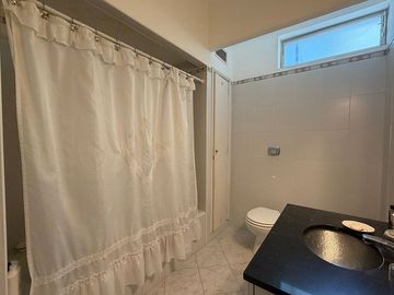 VENTA DE DEPARTAMENTO 4 AMBIENTES  FLORES