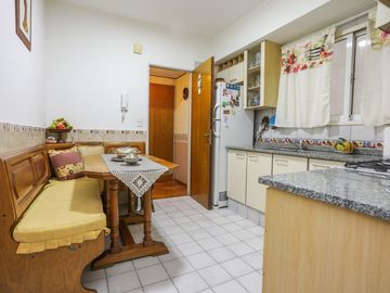 Departamento 4 ambientes cochera y balcón Belgrano