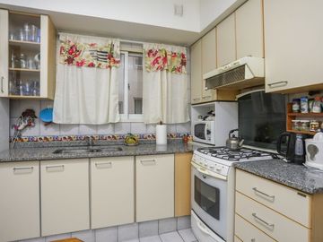 Departamento 4 ambientes cochera y balcón Belgrano