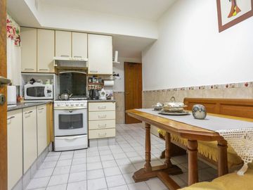 Departamento 4 ambientes cochera y balcón Belgrano