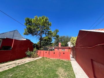 Venta terreno con casita en el fondo en Adrogué