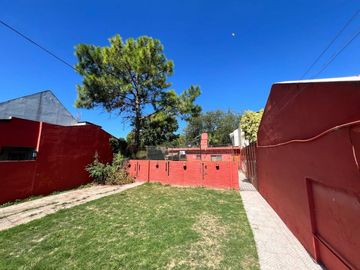 Venta terreno con casita en el fondo en Adrogué