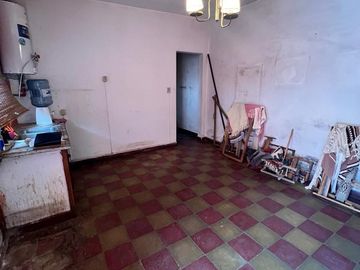 Venta terreno con casita en el fondo en Adrogué
