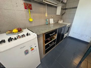 VENTA CASA CON 2 DEPARTAMENTOS EN BELLA VISTA