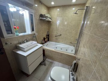 VENTA CASA CON 2 DEPARTAMENTOS EN BELLA VISTA