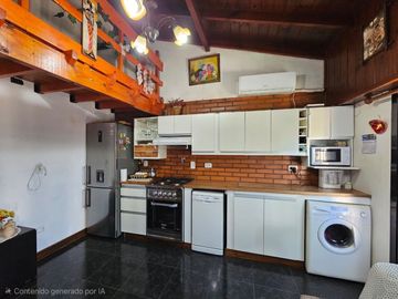 VENTA CASA CON 2 DEPARTAMENTOS EN BELLA VISTA